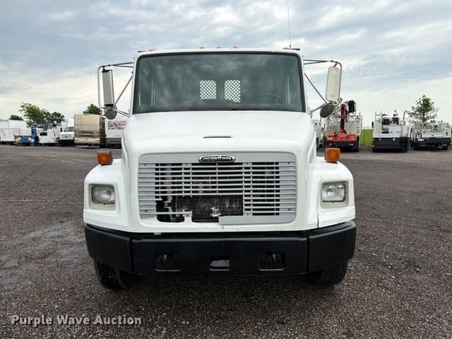Image of Freightliner FL70 equipment image 1