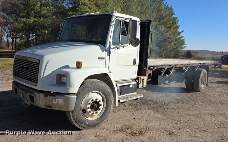 2000 Freightliner FL70 Equipment Image0