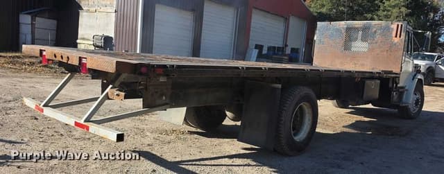 Image of Freightliner FL70 equipment image 4