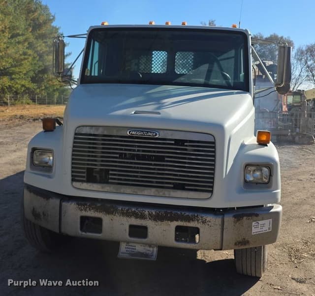 Image of Freightliner FL70 equipment image 1