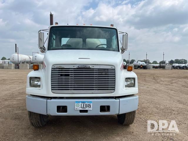 Image of Freightliner FL70 equipment image 2