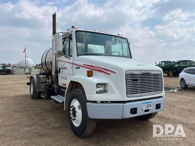 Image of Freightliner FL70 equipment image 3