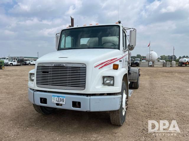Image of Freightliner FL70 equipment image 1