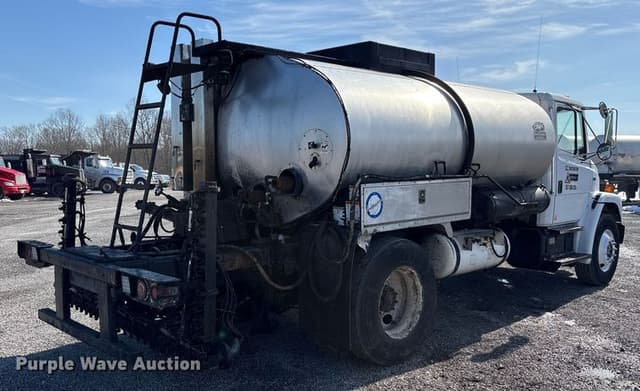 Image of Freightliner FL70 equipment image 4