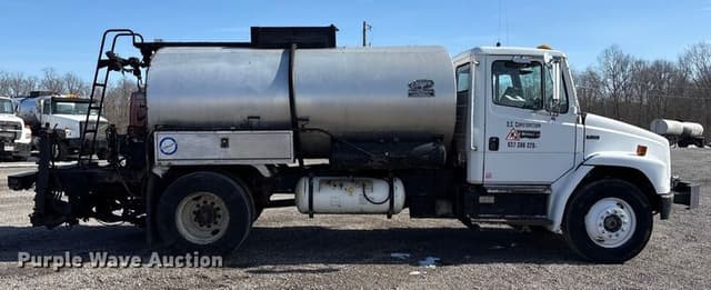 Image of Freightliner FL70 equipment image 3