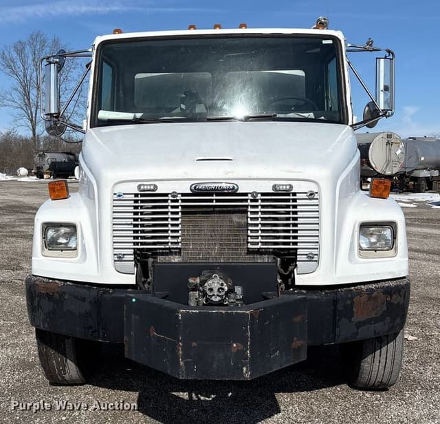 Image of Freightliner FL70 equipment image 1