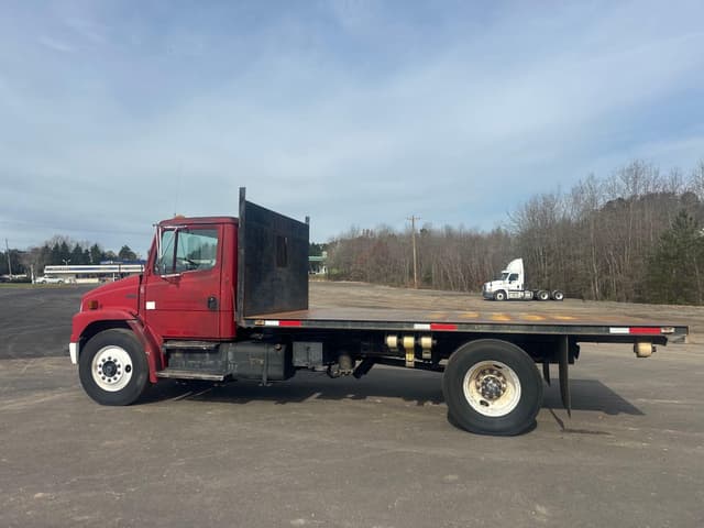 Image of Freightliner FL70 equipment image 2