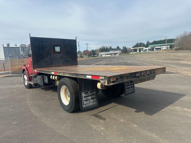 Image of Freightliner FL70 equipment image 4