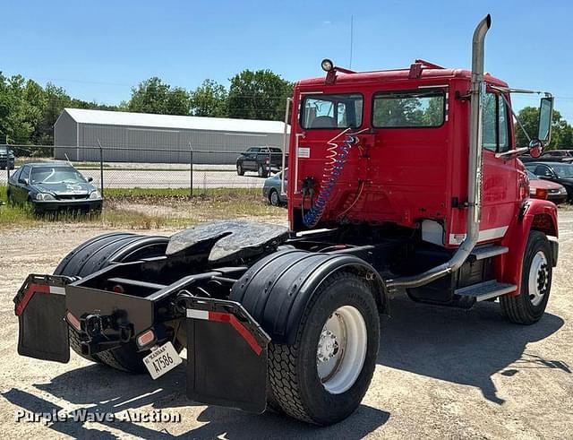 Image of Freightliner FL70 equipment image 4