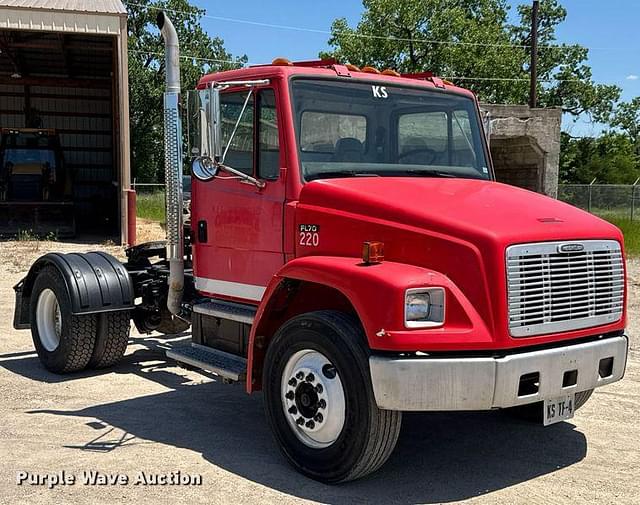 Image of Freightliner FL70 equipment image 2