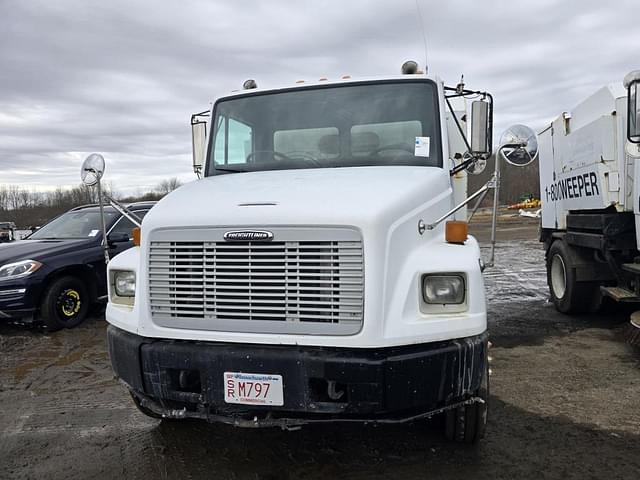 Image of Freightliner FL70 equipment image 1