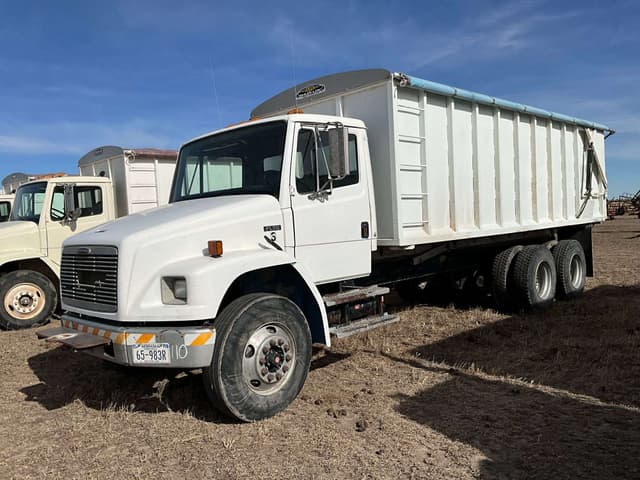 Image of Freightliner FL70 equipment image 4