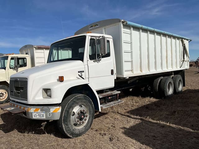 Image of Freightliner FL70 equipment image 2