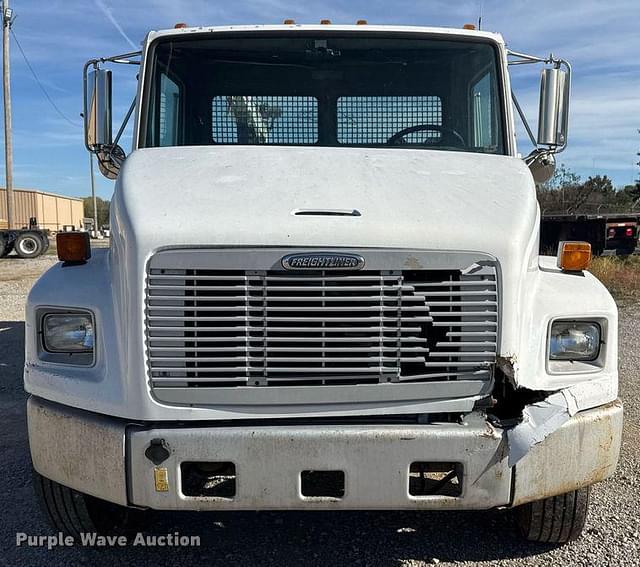 Image of Freightliner FL70 equipment image 1