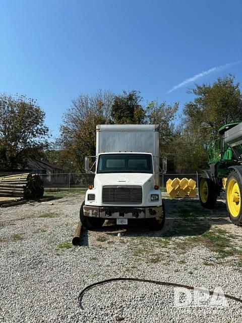 Image of Freightliner FL70 equipment image 2