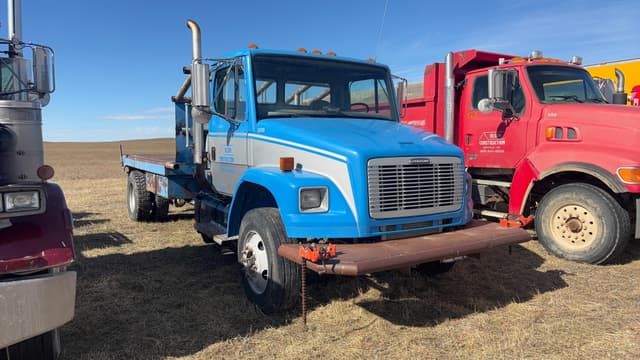 Image of Freightliner FL70 equipment image 2