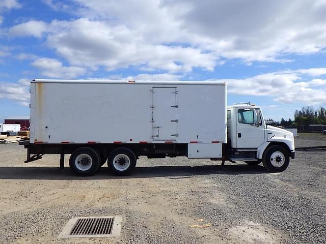 Image of Freightliner FL80 equipment image 2