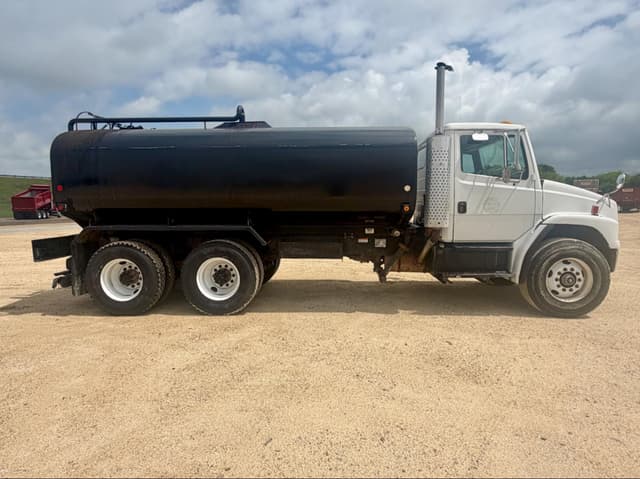 Image of Freightliner FL80 equipment image 3