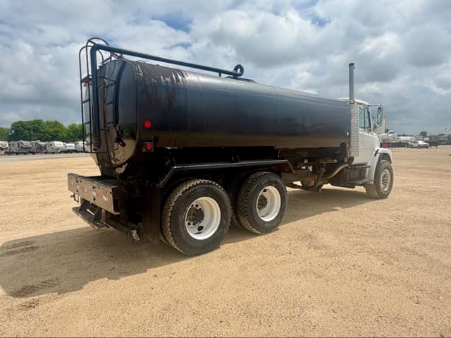 Image of Freightliner FL80 equipment image 4