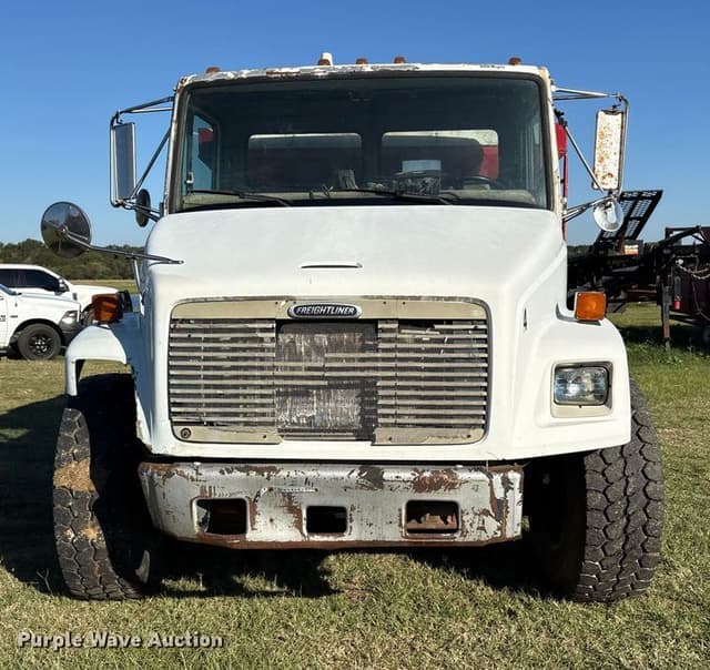 Image of Freightliner FL80 equipment image 1