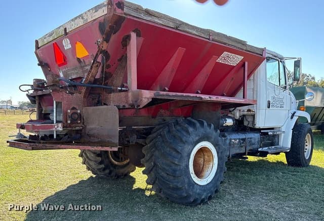 Image of Freightliner FL80 equipment image 4