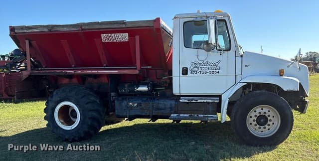 Image of Freightliner FL80 equipment image 3