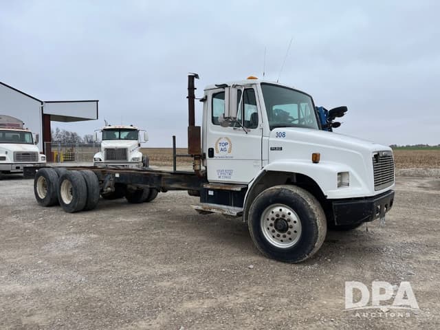 Image of Freightliner FL80 equipment image 3