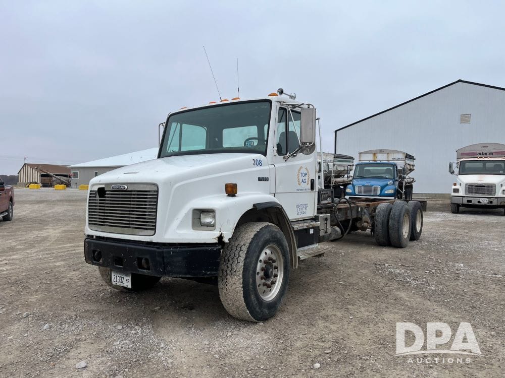 2000 Freightliner FL80 Equipment Image0