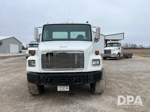 Image of Freightliner FL80 equipment image 1