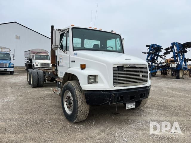 Image of Freightliner FL80 equipment image 2