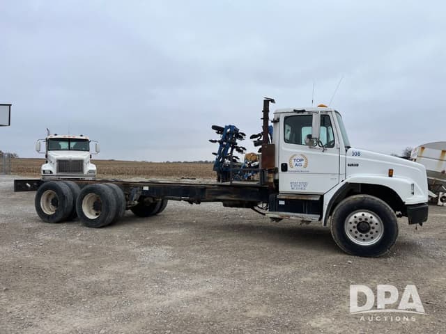 Image of Freightliner FL80 equipment image 4