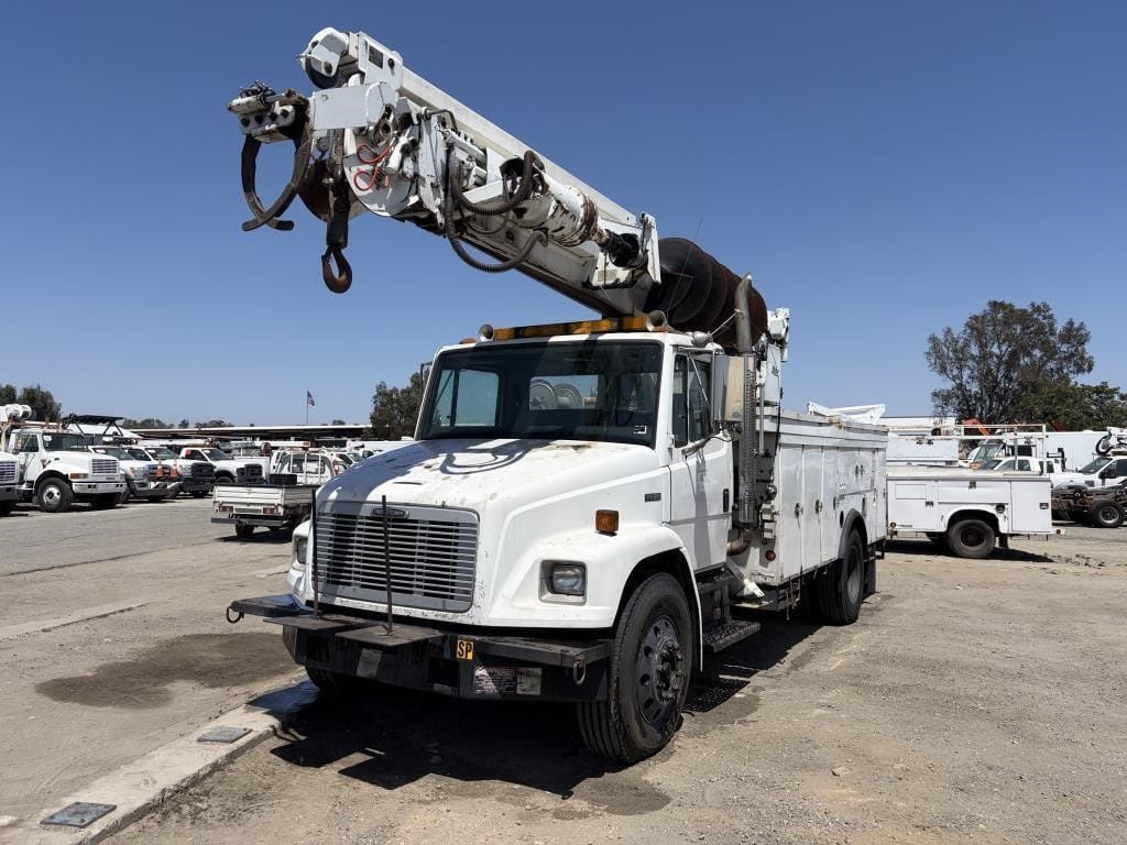 2000 Freightliner FL80 Equipment Image0