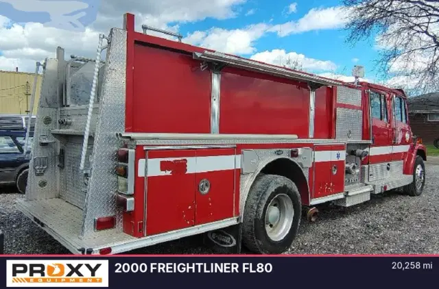 Image of Freightliner FL80 equipment image 3