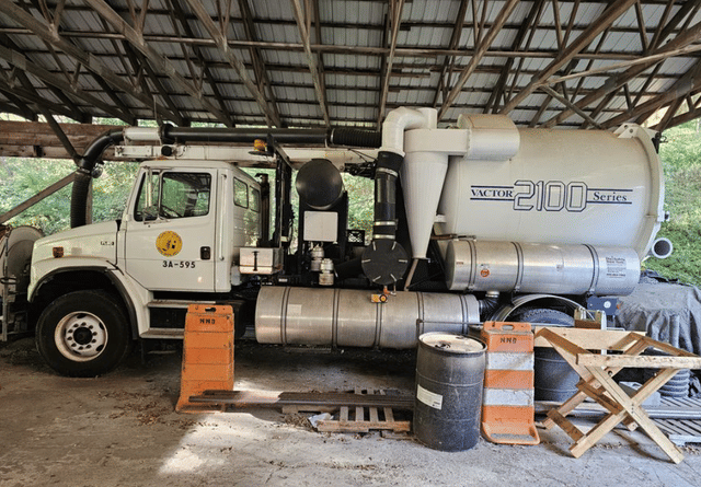 Image of Freightliner FL80 equipment image 1