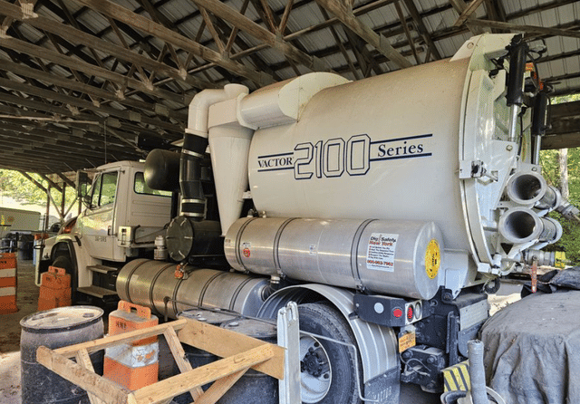 Image of Freightliner FL80 equipment image 2