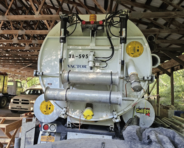 Image of Freightliner FL80 equipment image 3