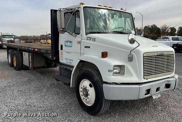 Image of Freightliner FL80 equipment image 2