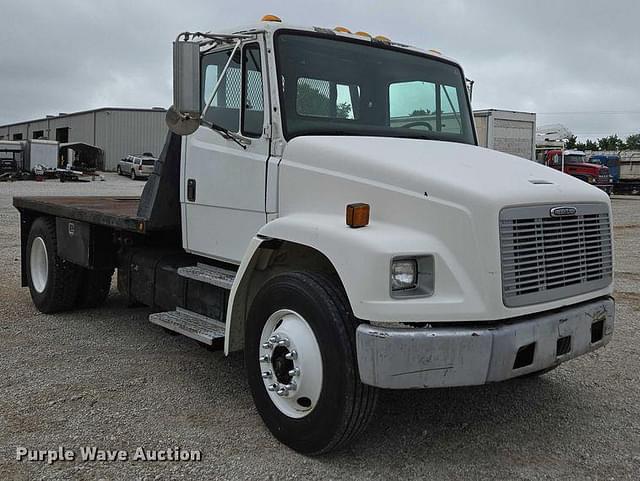Image of Freightliner FL80 equipment image 2