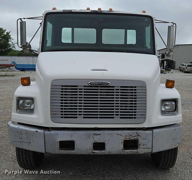 Image of Freightliner FL80 equipment image 1
