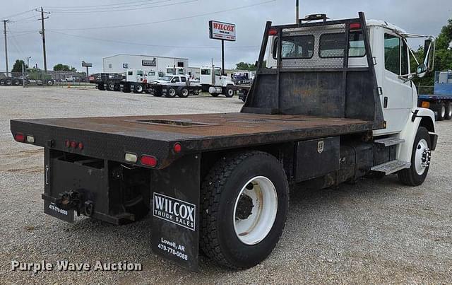 Image of Freightliner FL80 equipment image 4