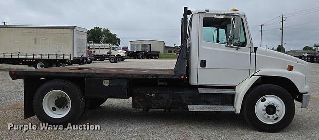 Image of Freightliner FL80 equipment image 3