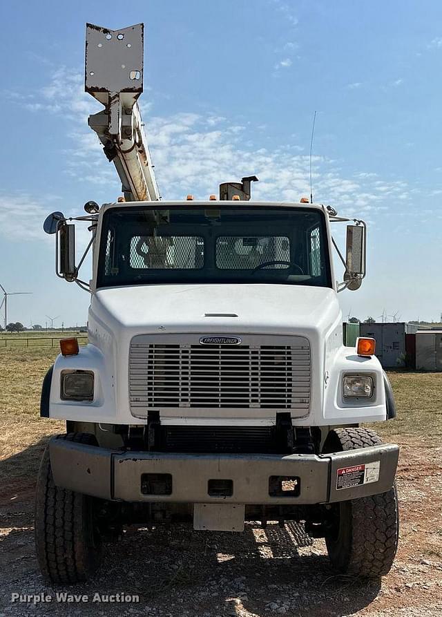 Image of Freightliner FL80 equipment image 1