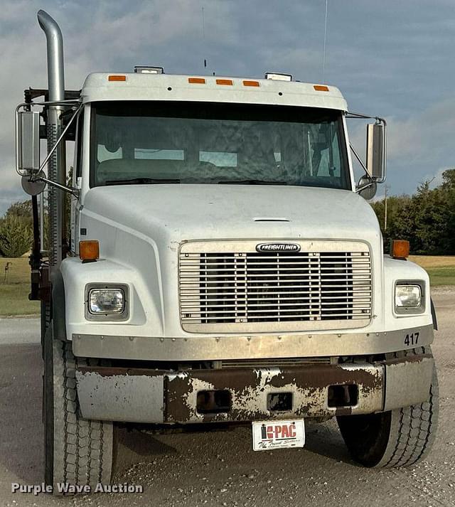 Image of Freightliner FL80 equipment image 1