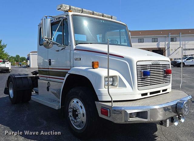 Image of Freightliner FL80 equipment image 2