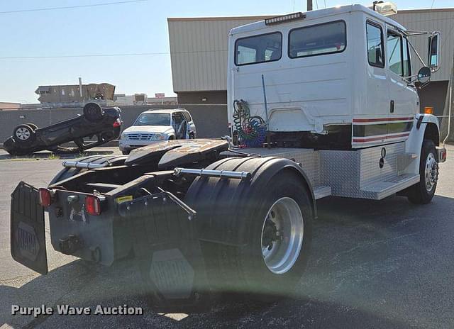 Image of Freightliner FL80 equipment image 4