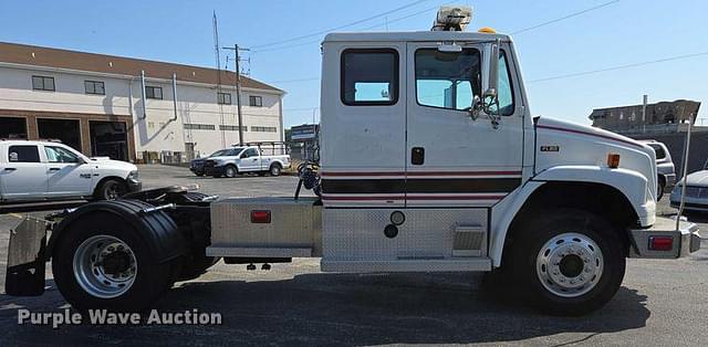 Image of Freightliner FL80 equipment image 3