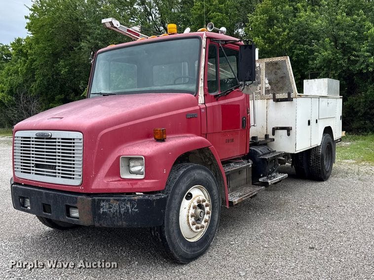 2000 Freightliner FL80 Equipment Image0