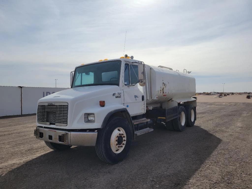 2000 Freightliner FL80 Equipment Image0