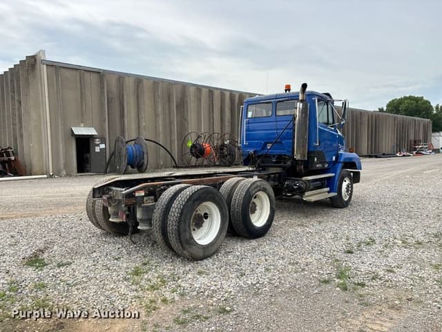 Image of Freightliner FLC equipment image 4