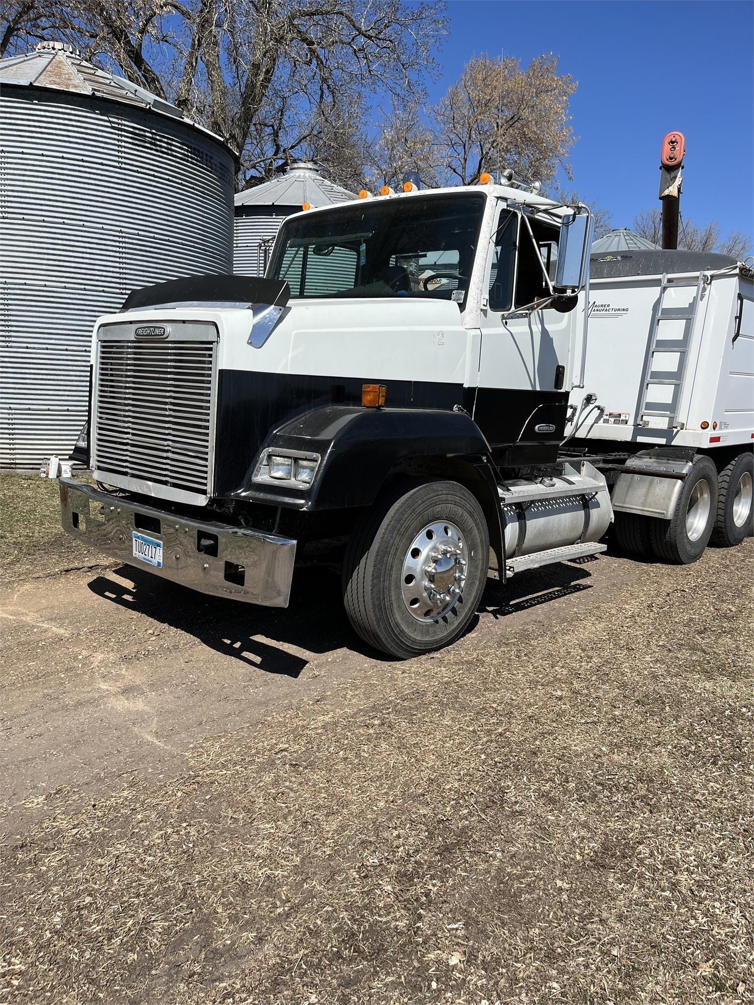 Main image Freightliner FLC112